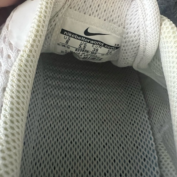 Nike Roshe One Women's Shoes - Picture 2 of 4